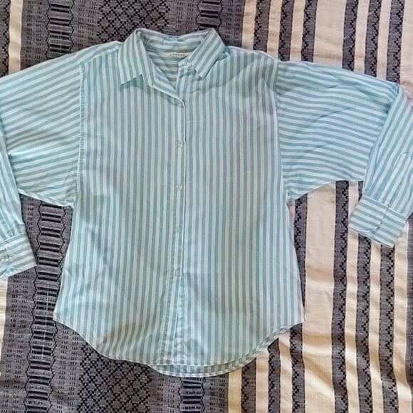 🤩 Vintage blue and white‎ striped shirt 🤩 2 for $20 - Picture 7 of 10